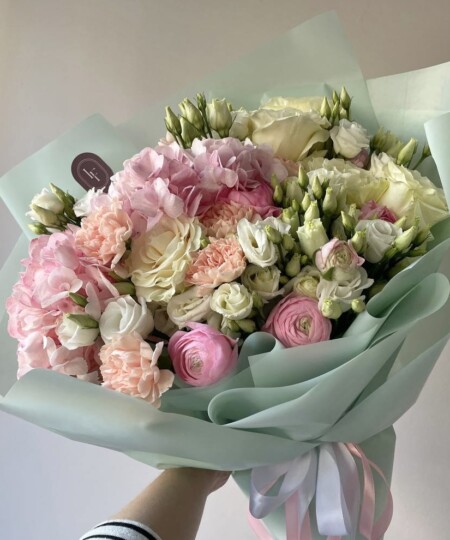 Pastel flower bouquet Spring Elegance: roses, ranunculus, hydrangeas, carnations.