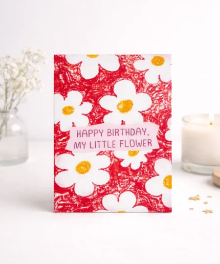 Radosna kartka urodzinowa z motywem stokrotek i napisem Happy Birthday, kolorowy i kwiatowy projekt od LuLaFleur.